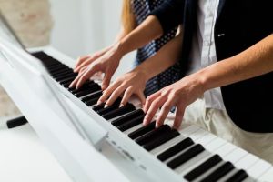 Rekomendasi Alat Musik Keyboard Piano Terbaik